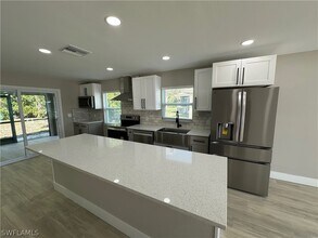 9165 Seville Rd in Ft. Myers, FL - Building Photo - Building Photo