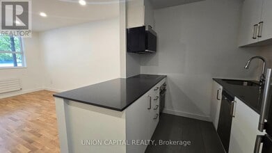 407-230-230 Oak St in Toronto, ON - Building Photo - Building Photo
