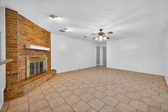 9602 S Petersham Dr in Houston, TX - Building Photo - Building Photo