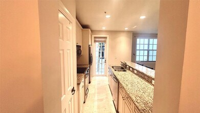 2720 NE 9th Ave in Wilton Manors, FL - Building Photo - Building Photo