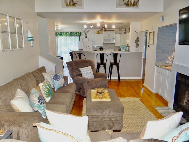 1356 Glenns Bay Rd in Surfside Beach, SC - Building Photo - Building Photo