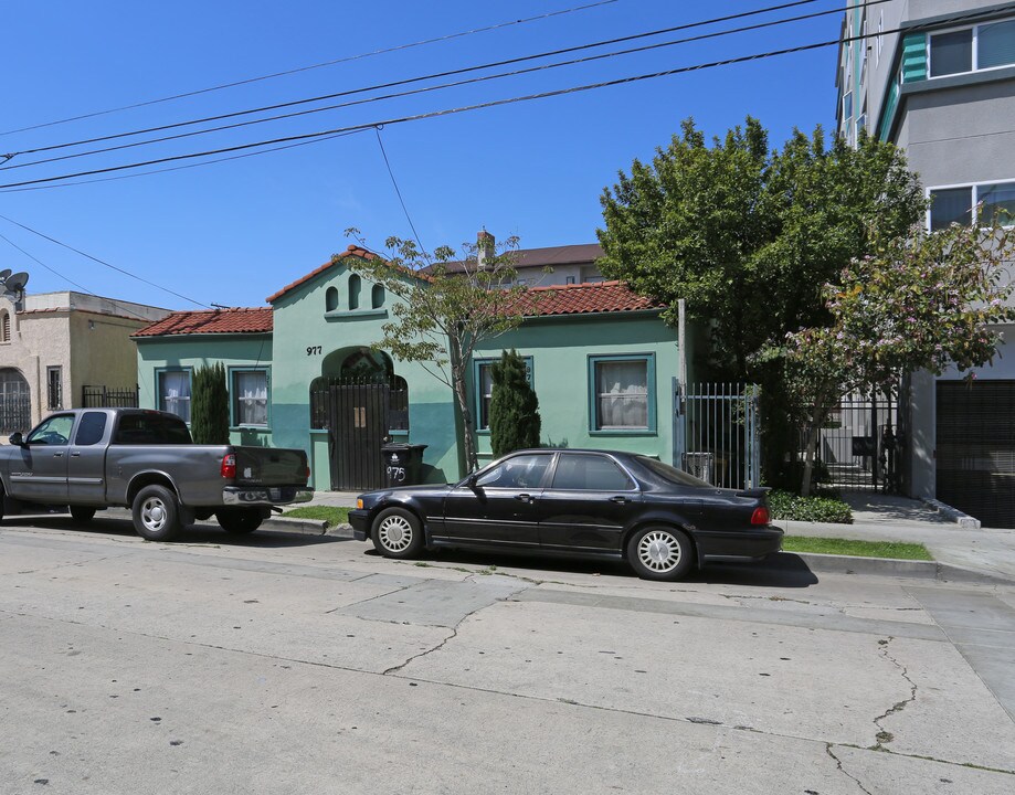 975 S Ardmore Ave in Los Angeles, CA - Building Photo