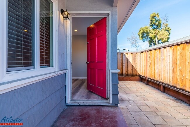 513-517 Madison Ave in Redwood City, CA - Building Photo - Building Photo