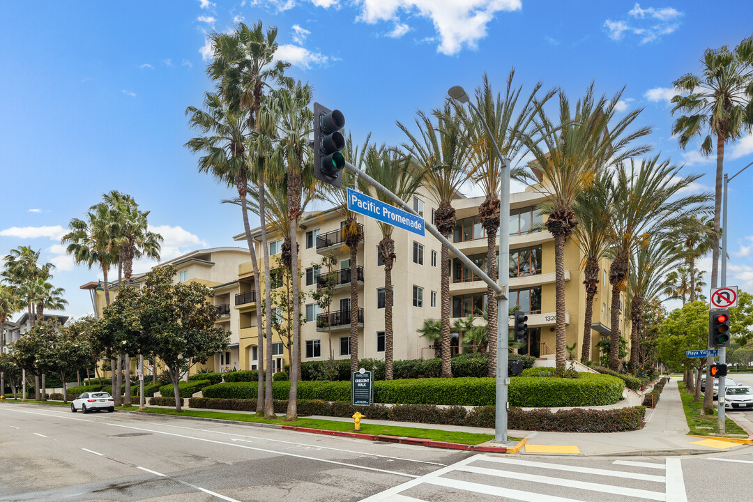 Crescent Walk in Playa Vista, CA - Building Photo