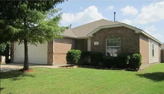 1111 Cumberland Dr in Forney, TX - Building Photo