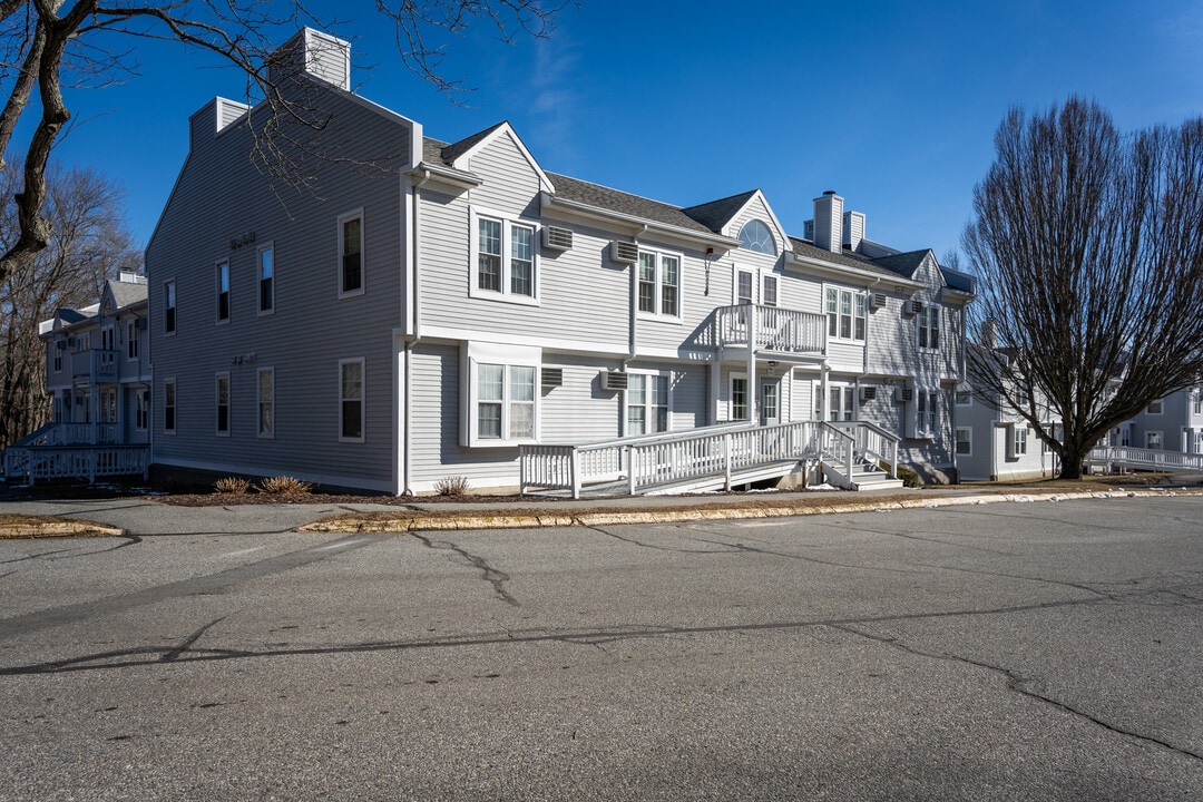 Longview Village Condominiums in Waterford, CT - Building Photo