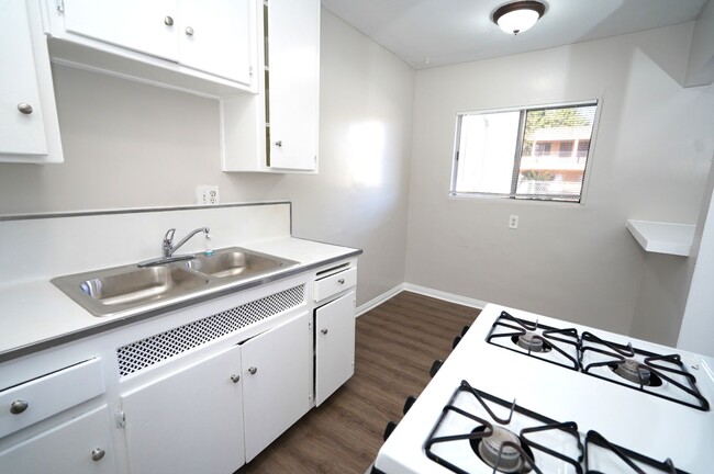 Dudley Manor in Pomona, CA - Building Photo - Building Photo