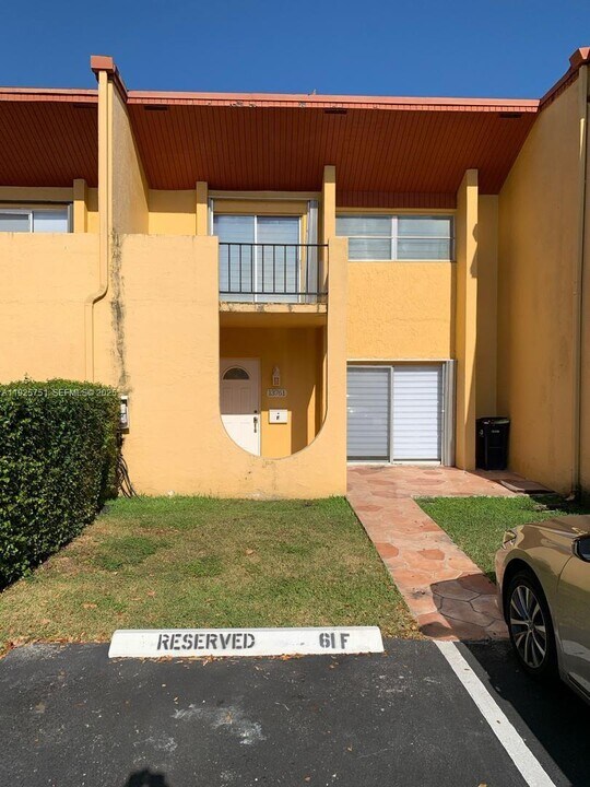 13761 SW 84th St in Miami, FL - Building Photo