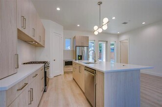 424 N Denver St in Dallas, TX - Building Photo - Building Photo