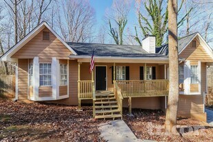 128 Cliff Ct in Villa Rica, GA - Building Photo