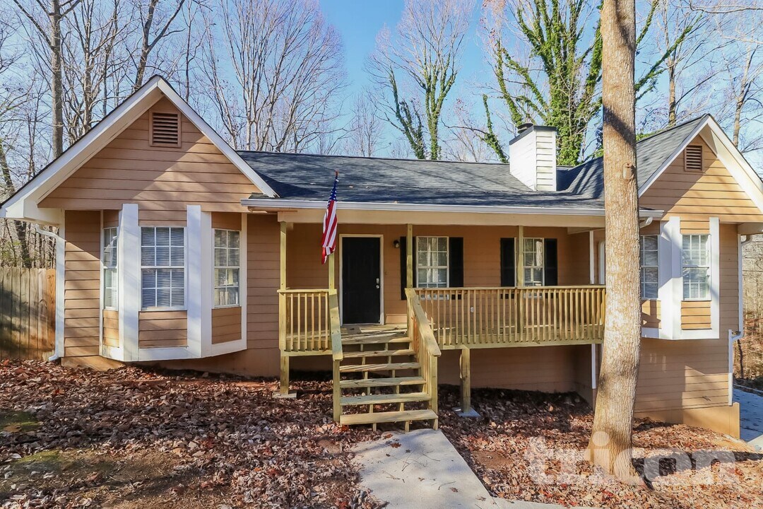 128 Cliff Ct in Villa Rica, GA - Building Photo