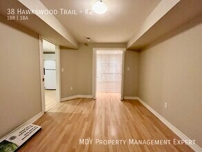 38 Hawkswood Trail in Hamilton, ON - Building Photo - Building Photo