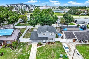 6504 Lenore Dr in Tampa, FL - Building Photo