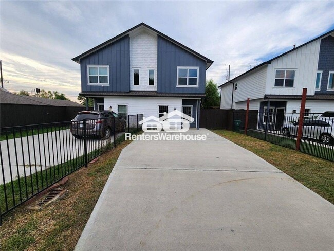 property at 2202 Lynnfield St