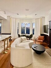 320 Tappan St, Unit 2 in Brookline, MA - Building Photo - Building Photo