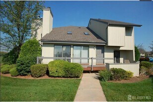 57 Sherborne St in Franklin Township, NJ - Building Photo