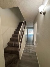 402 N West St in Visalia, CA - Foto de edificio - Building Photo