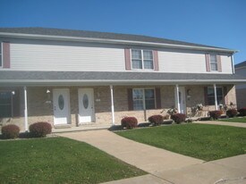 1104-1100 Beauchamp Ave in Manteno, IL - Building Photo