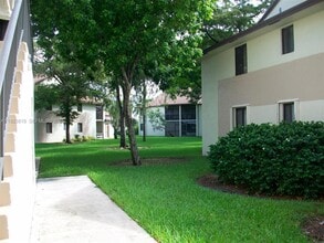 5494 Courtyard Dr in Margate, FL - Building Photo - Building Photo