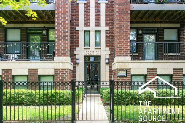 3231 N Kenmore Ave, Unit 3 in Chicago, IL - Building Photo - Building Photo