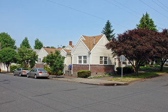 1333-1335 SE 27th Ave in Portland, OR - Building Photo - Building Photo