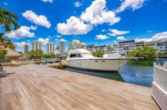 300 Atlantic Isle in Sunny Isles Beach, FL - Building Photo - Building Photo