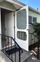 1044 W 7th St, Unit 1042 in San Pedro, CA - Building Photo