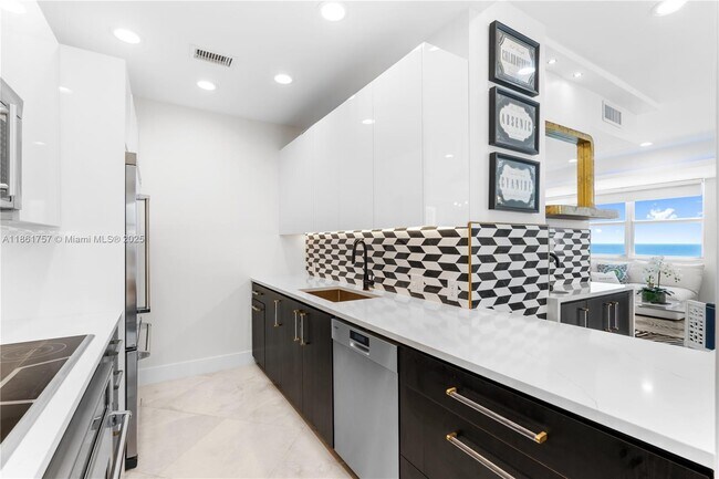 209 N Fort Lauderdale Beach Blvd in Fort Lauderdale, FL - Building Photo - Building Photo