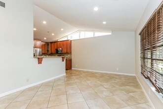 6699 Hollandaire Dr W in Boca Raton, FL - Foto de edificio - Building Photo