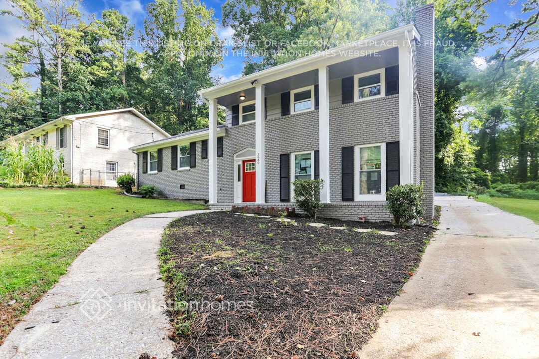 3640 W Potomac Dr in East Point, GA - Building Photo