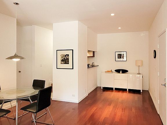 1440 Veteran Ave, Unit 219 in Los Angeles, CA - Building Photo - Building Photo