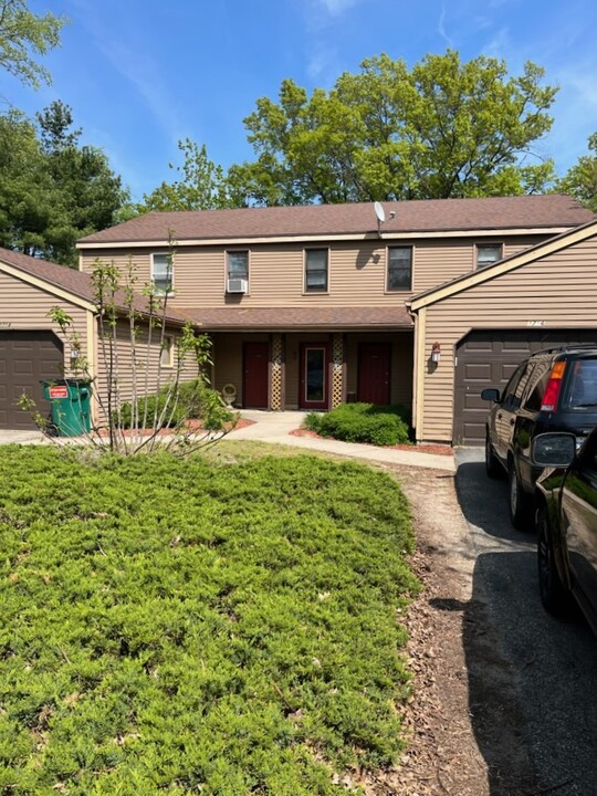 2758 Kragspough Ct in Holland, MI - Foto de edificio