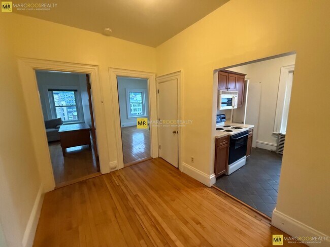 465 Park Dr, Unit 20 in Boston, MA - Foto de edificio - Building Photo