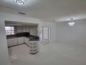 8139 SW 209th St in Cutler Bay, FL - Building Photo - Building Photo