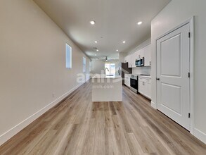 525 Silverbell Falls Pl in Henderson, NV - Building Photo - Building Photo