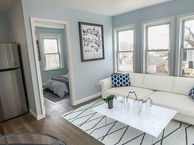34 N Clarendon St, Unit FL 2-Rear in Cranston, RI - Building Photo - Building Photo