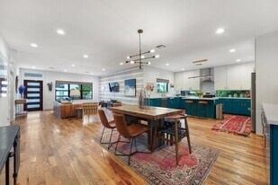 2708 Kennedy St in Houston, TX - Building Photo