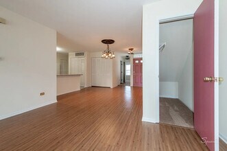 23 Taylor Ct in Streamwood, IL - Building Photo - Building Photo