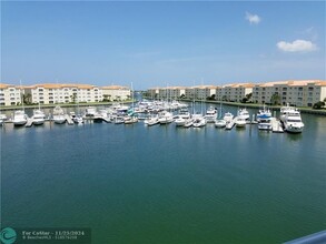 12 Harbour Isle Dr W in Fort Pierce, FL - Foto de edificio - Building Photo