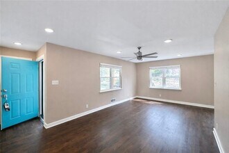 1291 Lorenzo Dr SW in Atlanta, GA - Building Photo - Building Photo