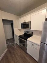 136 S 900 E in Salt Lake City, UT - Building Photo