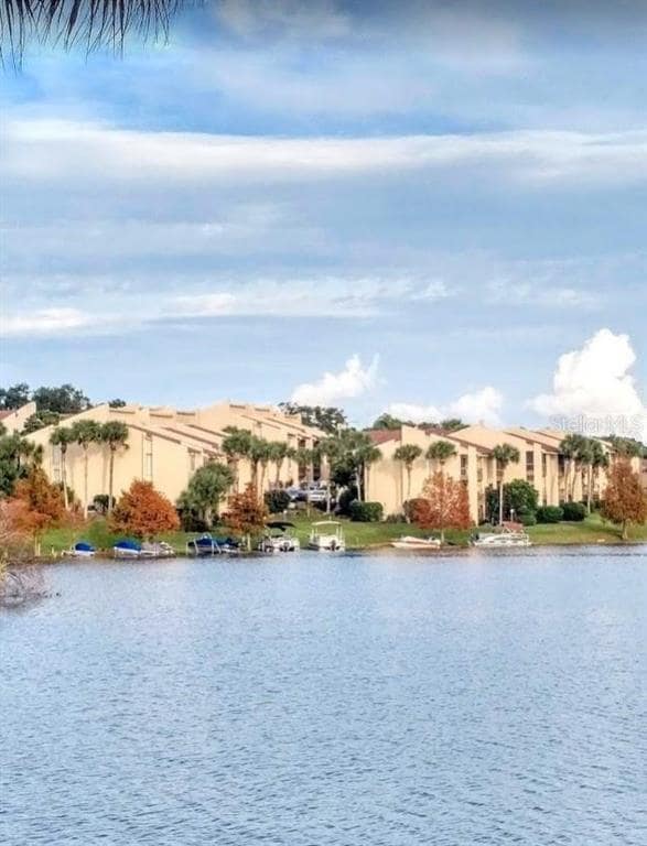 524 Orange Dr in Altamonte Springs, FL - Foto de edificio - Building Photo