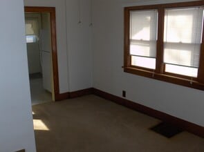 927 Forest Ave in Waterloo, IA - Building Photo - Building Photo