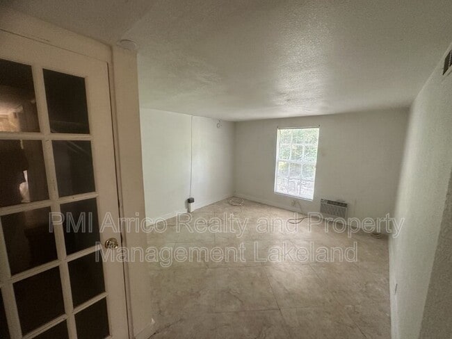 721 W Socrum Loop Rd in Lakeland, FL - Building Photo - Building Photo