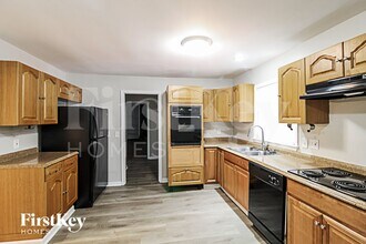 4618 Forest Pl in Cumming, GA - Foto de edificio - Building Photo