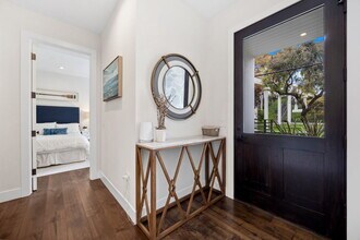 2801 Bayside Dr in Corona Del Mar, CA - Building Photo - Building Photo