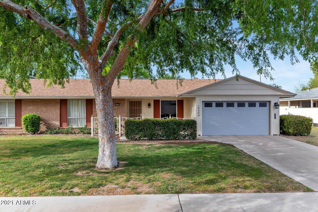 10303 W Prairie Hills Cir in Sun City, AZ - Building Photo
