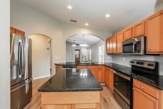 447 Maple Pointe Dr in Seffner, FL - Building Photo - Building Photo