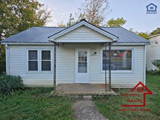 property at 115 E Jere Whitson Rd
