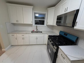 61-06 171st St in Queens, NY - Building Photo - Building Photo